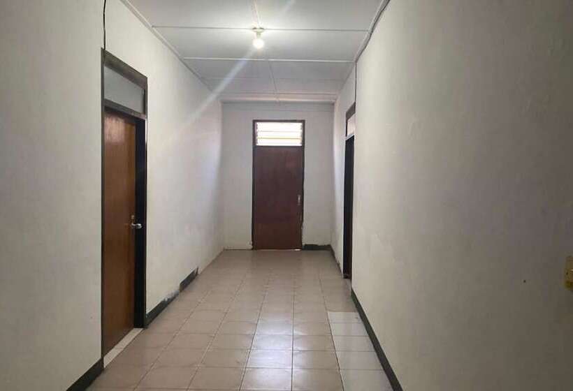 هتل Capital O 91073 Rantepao Lodge