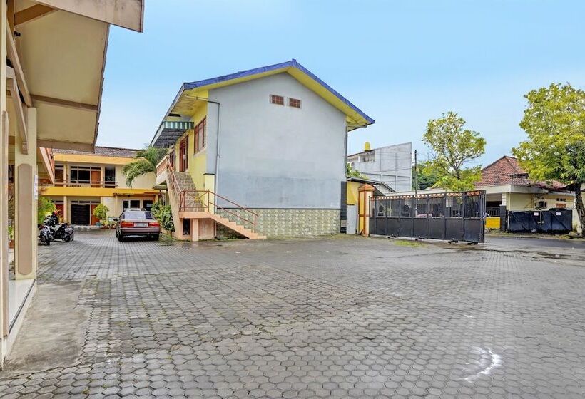 ホテル Oyo 2708  Kemuning Syariah