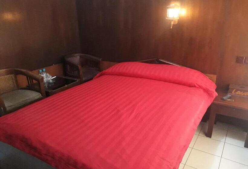 فندق Lava View Lodge