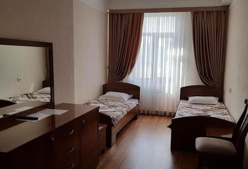 هاستل Gym Inn