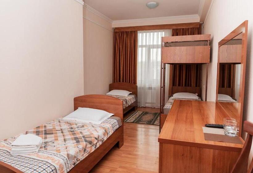 هاستل Gym Inn