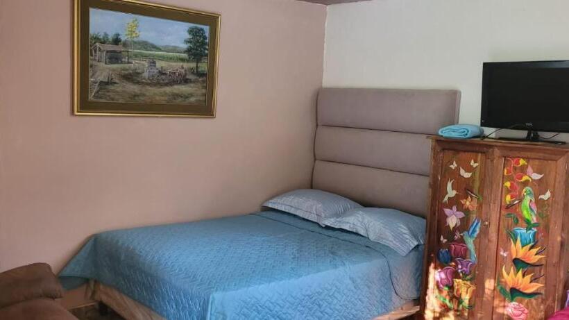 هاستل Hostal Cabañas Ave Maria