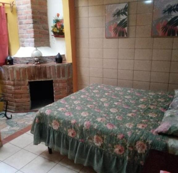 هاستل Hostal Cabañas Ave Maria