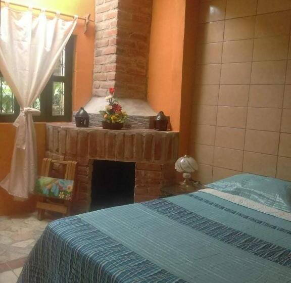 هاستل Hostal Cabañas Ave Maria