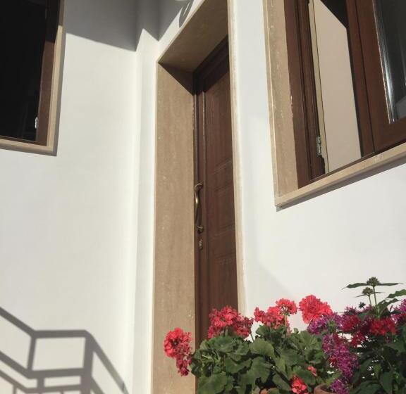 تختخواب و صبحانه Conte Spada Home
