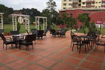 هتل D Savoy @ Famosa By Mr