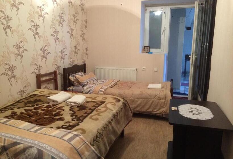 پانسیون Guest House Loza