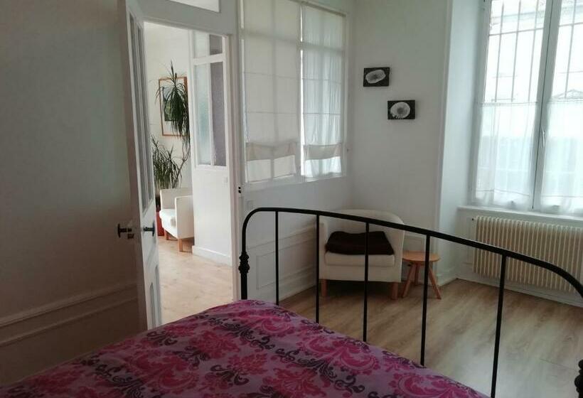 צימר 3 Place Des Arbres, Chambres D Hôtes, Felletin
