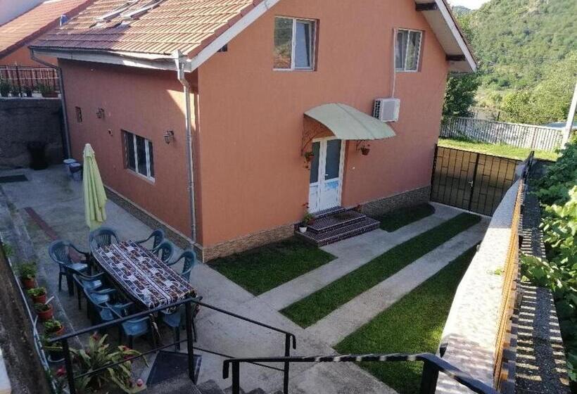 پانسیون Casa Uila