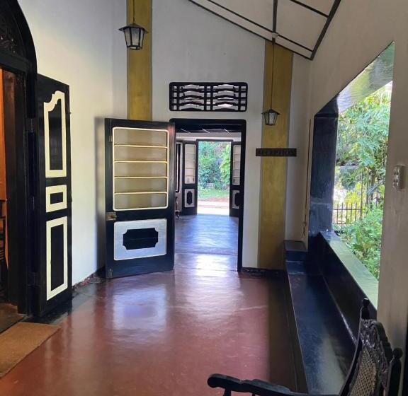 בית מלון כפרי Clover Grange Home Stay