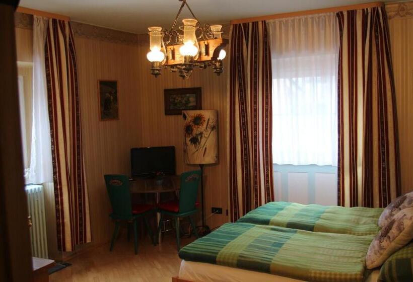 پانسیون Lebensart