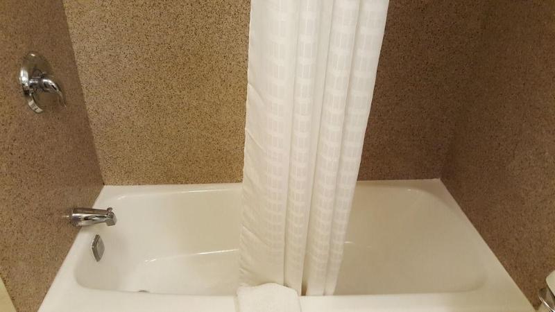 هتل Airport Waterfront Inn