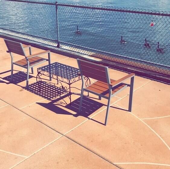 هتل Airport Waterfront Inn