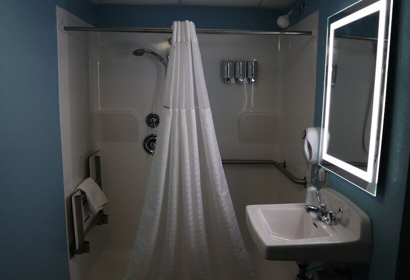 هتل Airport Waterfront Inn