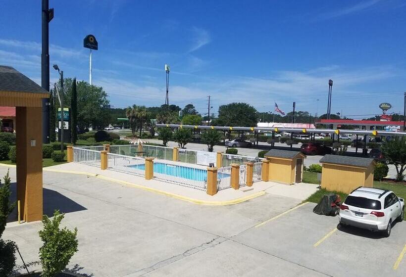 هتل Americas Best Inn   Savannah I 95