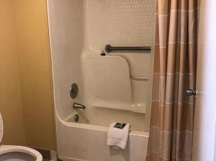 هتل Americas Best Inn   Savannah I 95