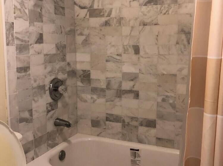هتل Americas Best Inn   Savannah I 95