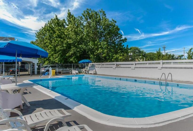 هتل Americas Best Value Inn & Suites Hyannis Cape Cod