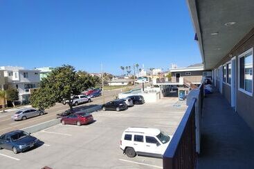 هتل Beachwalker Inn & Suites