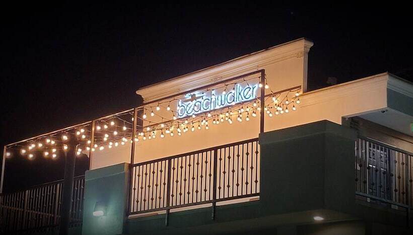 בית מלון כפרי Beachwalker Inn & Suites