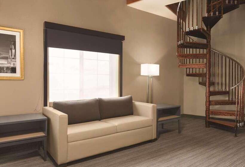هتل Spark By Hilton Redlands