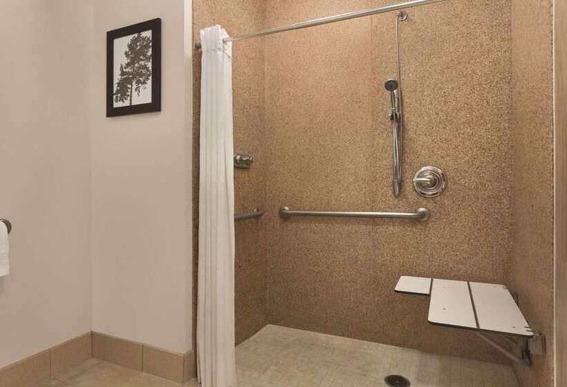 هتل Spark By Hilton Redlands