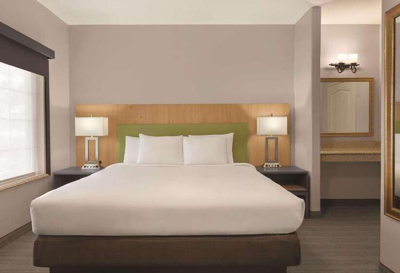 هتل Spark By Hilton Redlands