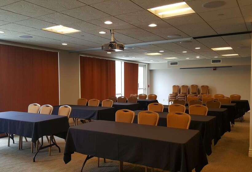هتل Spark By Hilton Redlands