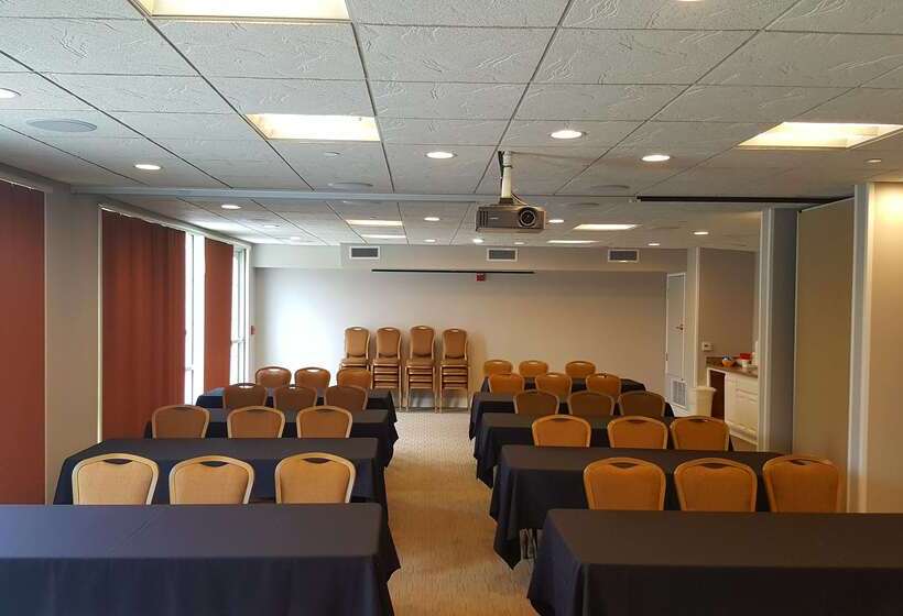 هتل Spark By Hilton Redlands