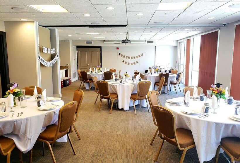 هتل Spark By Hilton Redlands