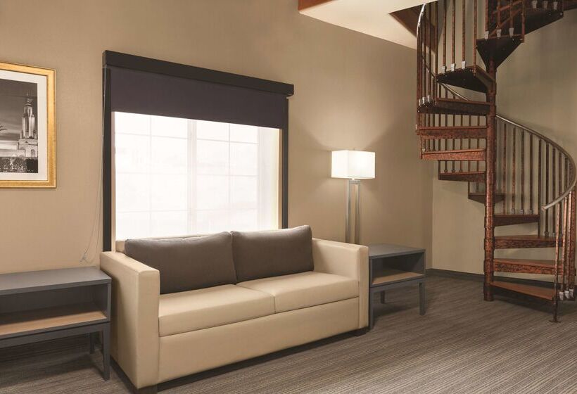 هتل Spark By Hilton Redlands
