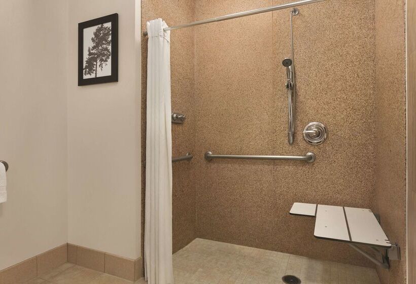 هتل Spark By Hilton Redlands