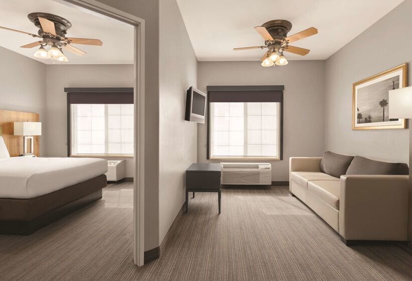 هتل Spark By Hilton Redlands