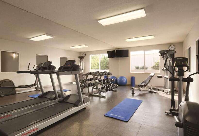 בית מלון כפרי Country Inn & Suites By Radisson, St. Petersburg  Clearwater, Fl