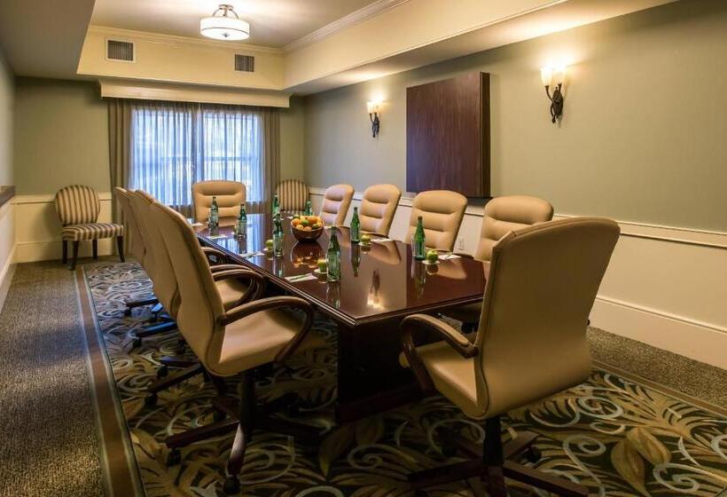 هتل Courtyard Charleston Mount Pleasant
