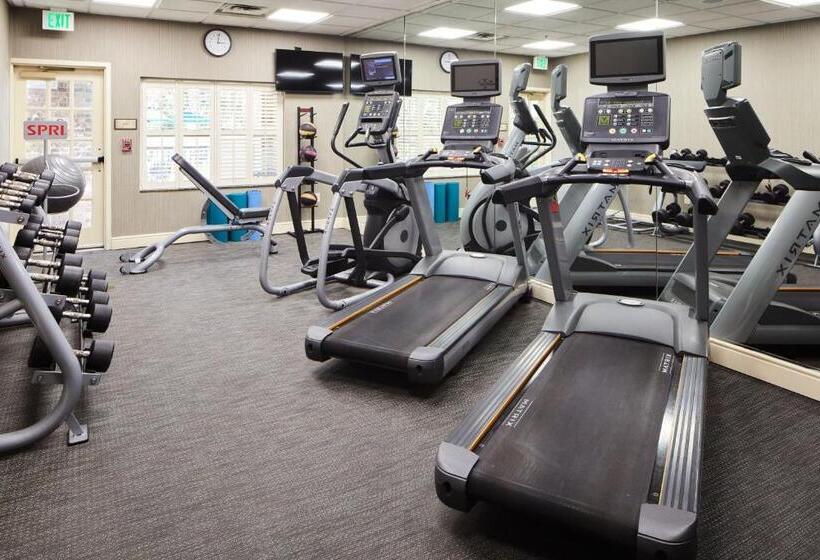 هتل Courtyard Charleston Mount Pleasant