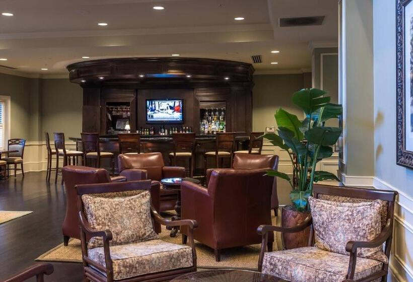هتل Courtyard Charleston Mount Pleasant
