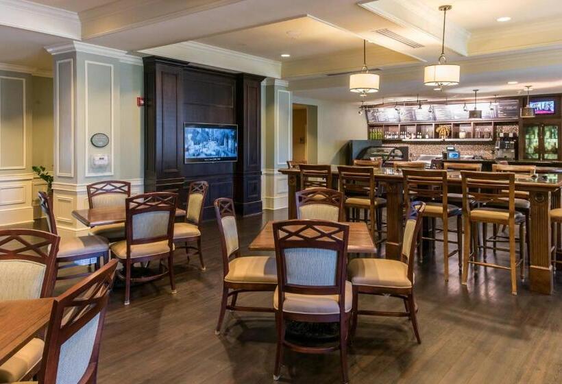هتل Courtyard Charleston Mount Pleasant