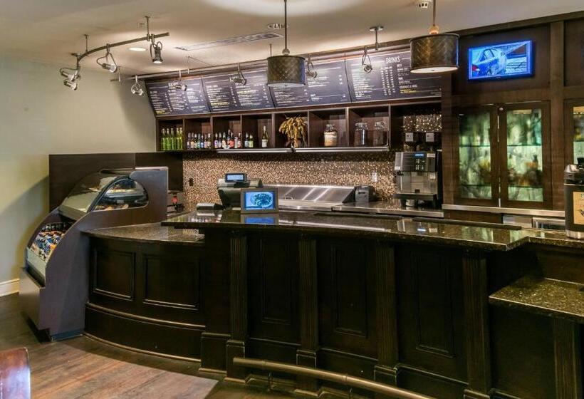 هتل Courtyard Charleston Mount Pleasant