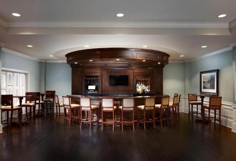 هتل Courtyard Charleston Mount Pleasant