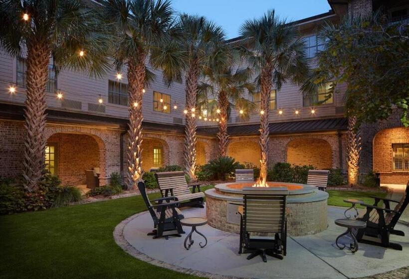 هتل Courtyard Charleston Mount Pleasant
