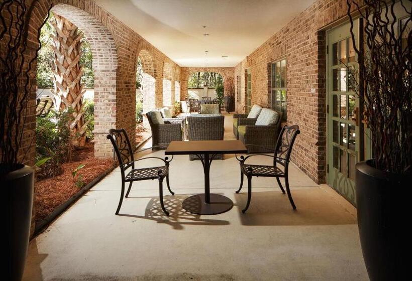 هتل Courtyard Charleston Mount Pleasant