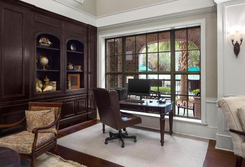 هتل Courtyard Charleston Mount Pleasant