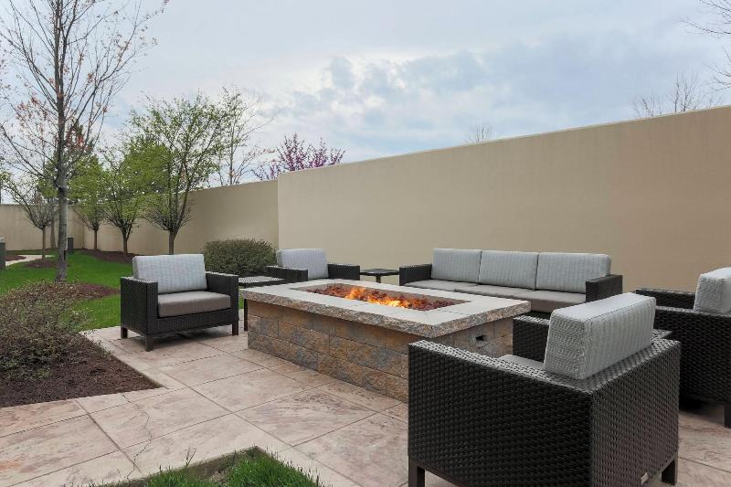 Отель Courtyard By Marriott Potomac Mills Woodbridge