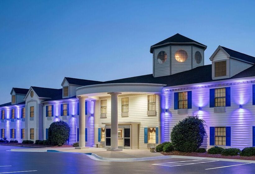 Отель Days Inn By Wyndham Shallotte