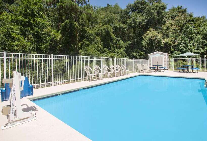 호텔 Days Inn & Suites By Wyndham Swainsboro