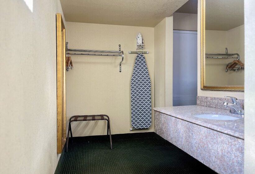 هتل Econo Lodge Del Rio