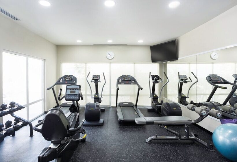 هتل Fairfield By Marriott Los Cabos