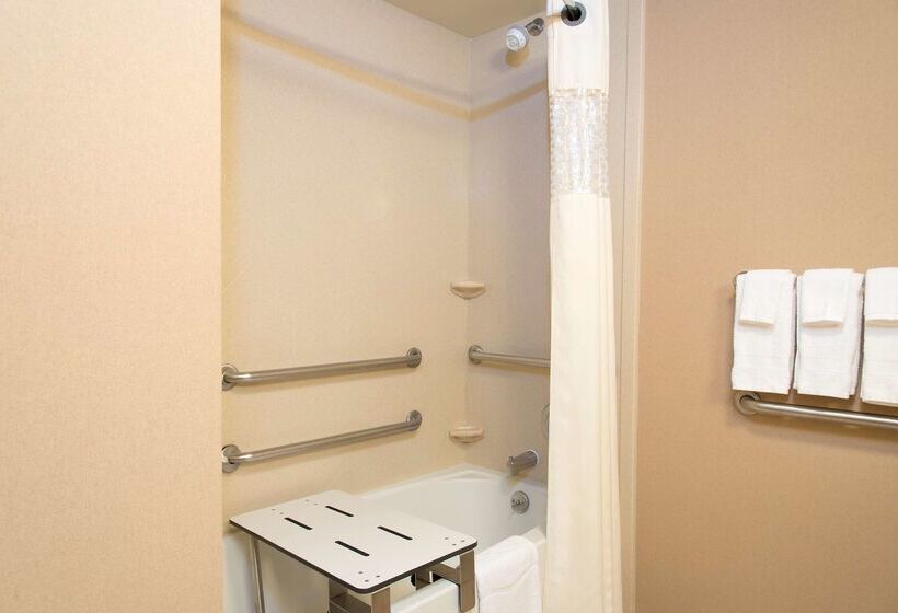هتل Hampton Inn & Suites Bloomingtonnormal