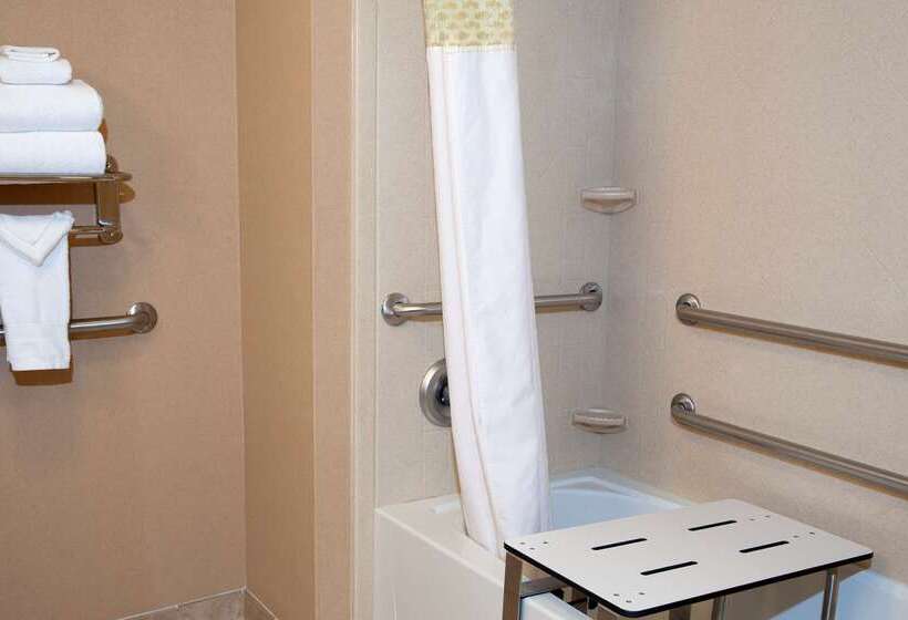 هتل Hampton Inn & Suites Bloomingtonnormal